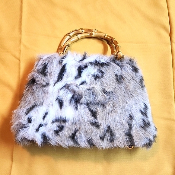 Fur bag with wooden hand - Picture 1 of 3